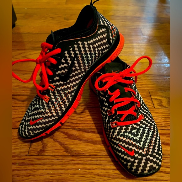 Nike Shoes - Nike Free 5.0